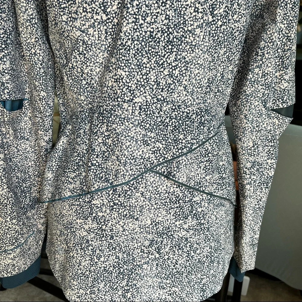 Lululemon Runaway Jacket - Picture 9 of 15